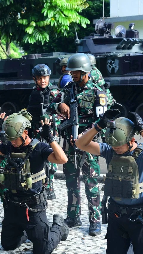 FOTO: Kasal Sidak Kesiapan Operasional Marinir di Hari Libur
