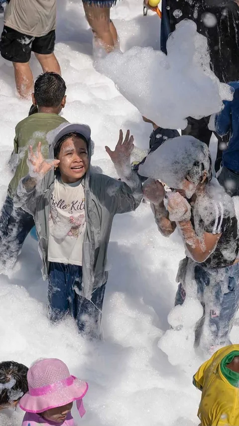 FOTO: Kemeriahan Festival Air Thingyan di Yangon