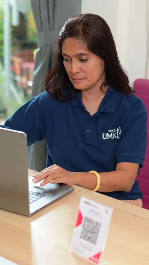 Kartini Masa Kini: Telkom Bekali Ratusan Perempuan UMKM Jadi Kreator Konten Berbasis Teknologi AI