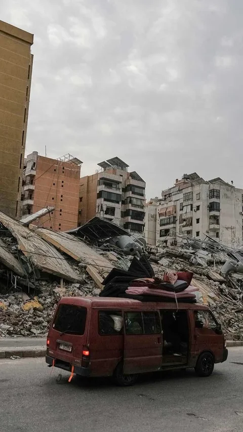 FOTO Warga Lebanon Kembali dari Pengungsian Setelah Gencatan Senjata