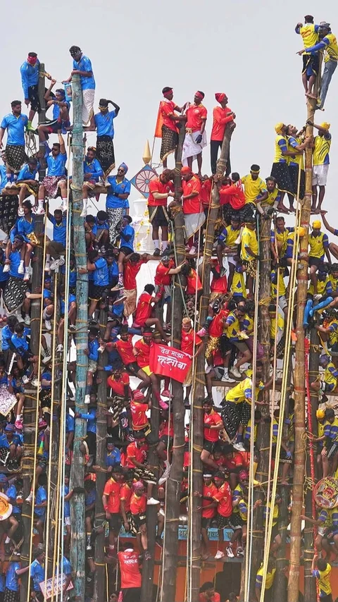 FOTO:  Ujian Nyali Ketinggian  Dalam Tradisi Devkathis