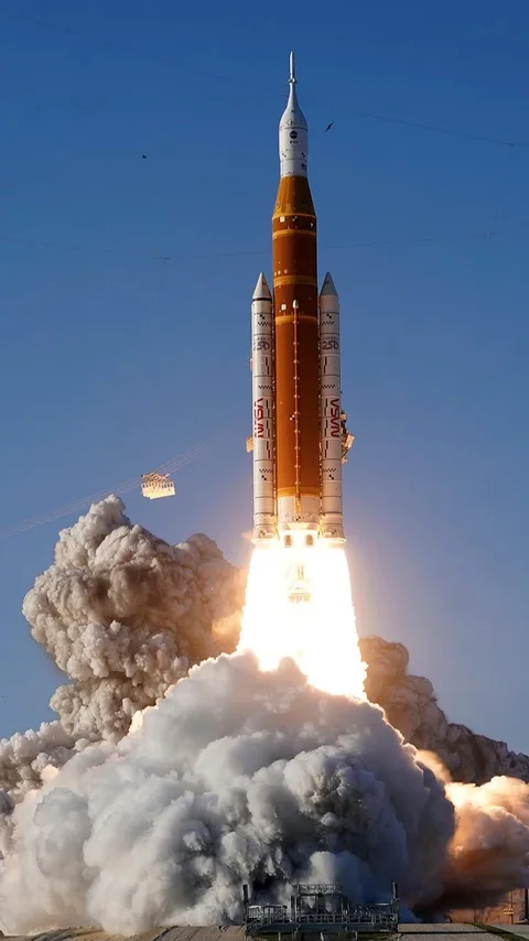 FOTO: Artemis II Bawa Manusia Kembali Mengelilingi Bulan Setelah 50 Tahun