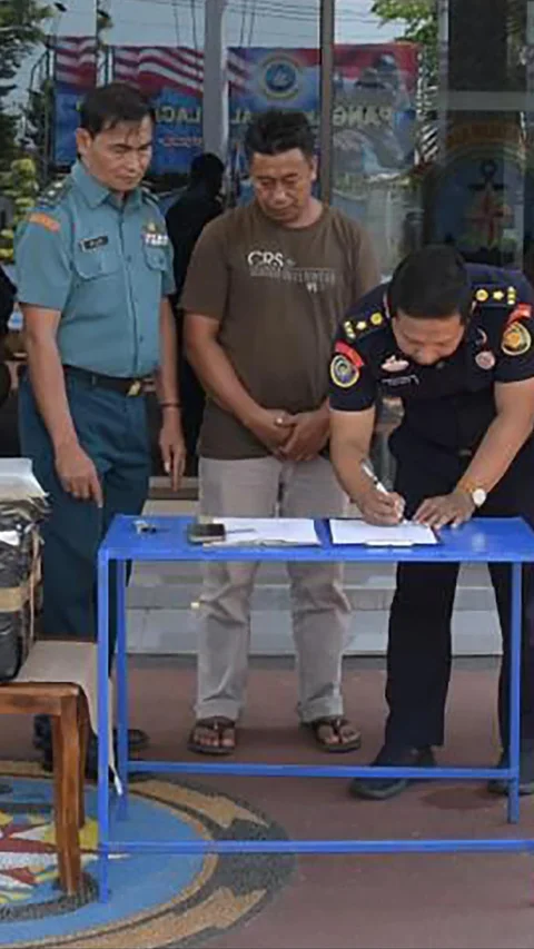 FOTO: TNI AL Gagalkan Penyelundupan Benih Lobster Ilegal di Cilacap