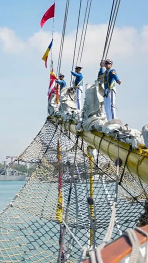 FOTO: KRI Bima Suci Lanjutkan Misi Diplomasi di Singapura