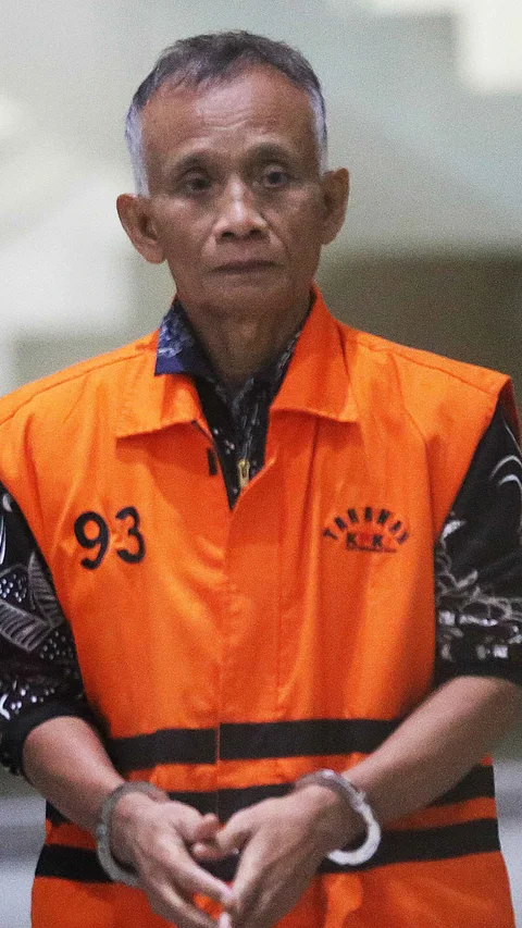 FOTO: KPK Dalami Peran Ayah Bupati Bekasi dalam Kasus Suap Proyek