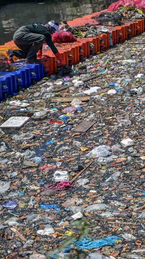 FOTO: Kali Tebu Surabaya Dibersihkan Demi Wujudkan Sungai Wisata Ramah Lingkungan