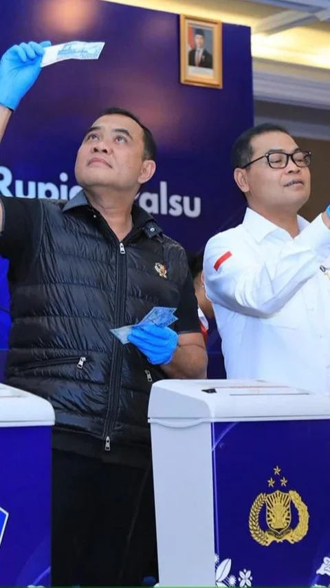 FOTO: Bareskrim dan Bank Indonesia Musnahkan Ratusan Ribu Lembar Uang Palsu