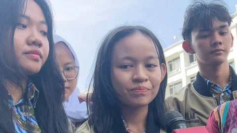 {{caption}}