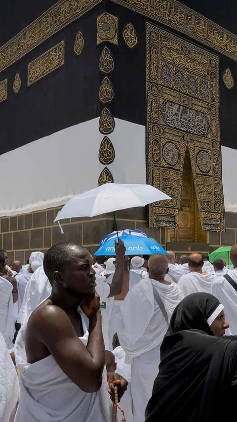 FOTO: Jemaah Haji Padati Masjidil Haram Menjelang Puncak Ibadah