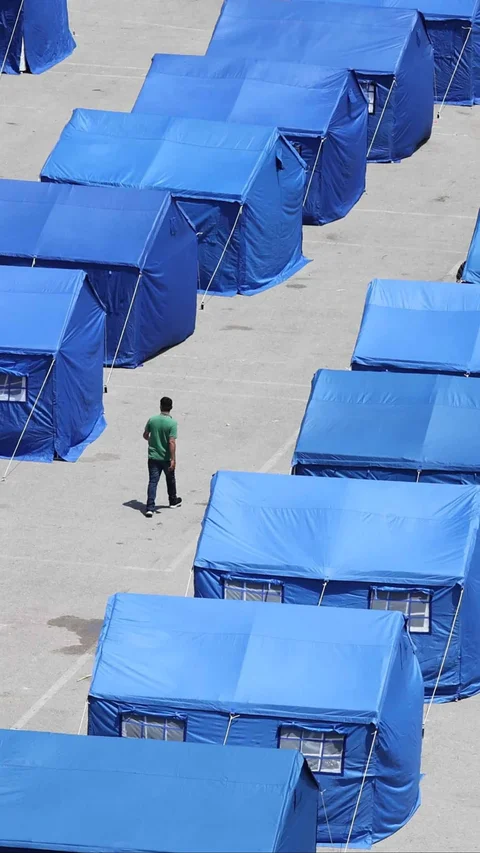FOTO: Tenda Tenda Biru Tampung Pengungsi di Beirut