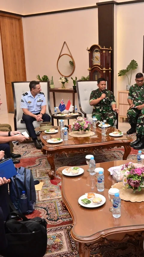 FOTO: Kaskoopsudnas Terima Kunjungan Kehormatan Air Commander Australia