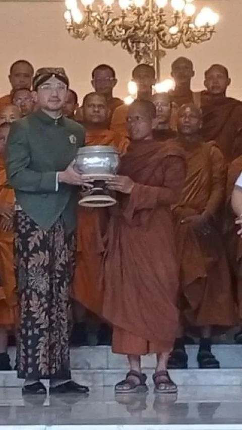 57 Bhikkhu Thudong Lintas Negara Tiba di Solo, Bertemu KGPAA Mangkunegara X