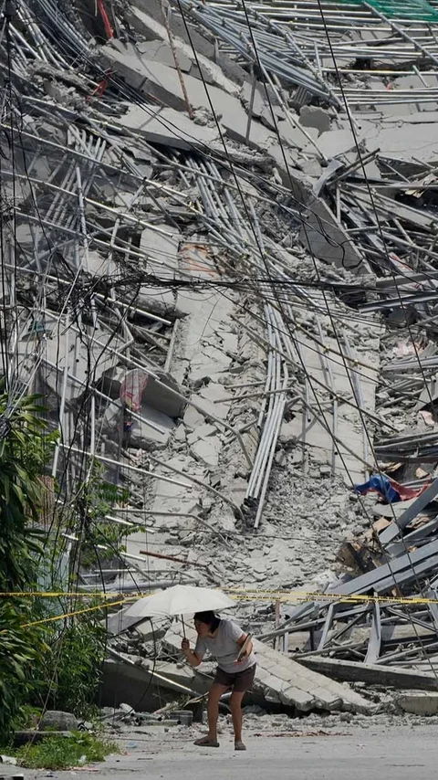 FOTO: Pencarian Korban Gedung Runtuh di Filipina Terus Berlangsung