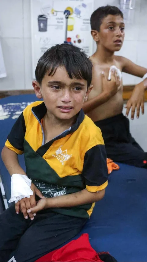 FOTO: Anak-Anak Kembali  Jadi Korban Serangan Udara Israel di Gaza