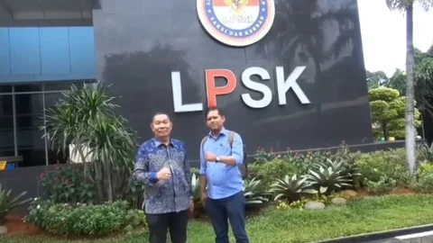 {{caption}}