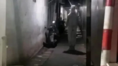 {{caption}}