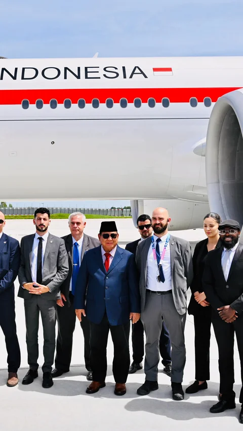 Momen Hangat Prabowo Foto Bersama Pengawal Prancis Sebelum Tinggalkan Paris