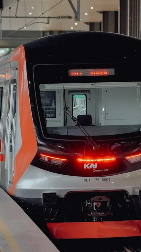KRL Tanah Abang-Rangkasbitung Mati Listrik, Suasana di Dalam Gerbong Penuh Sesak Dalam Gelap