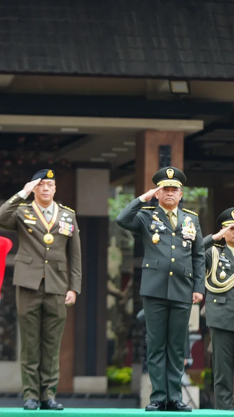 FOTO: Kasad   Maruli Terima Kunjungan Kepala Angkatan Darat Singapura