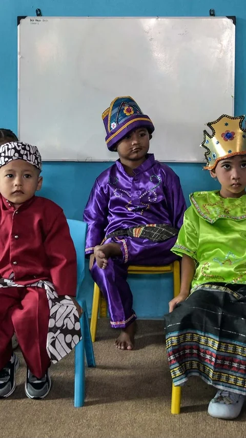 FOTO: Anak Anak Antre Vaksinasi Campak Rubella di Surabaya