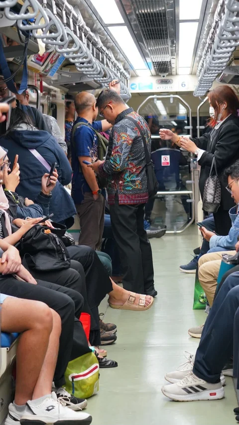FOTO: Pengguna LRT Jabodebek Tembus Rekor Tertinggi April 2026