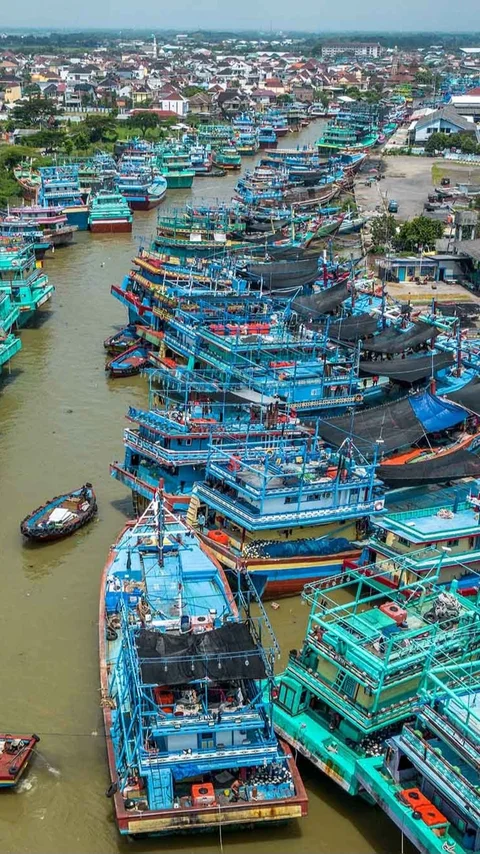 FOTO: Ribuan Kapal Nelayan Pati Berhenti Melaut Akibat Lonjakan Harga Solar