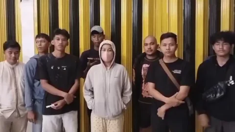{{caption}}