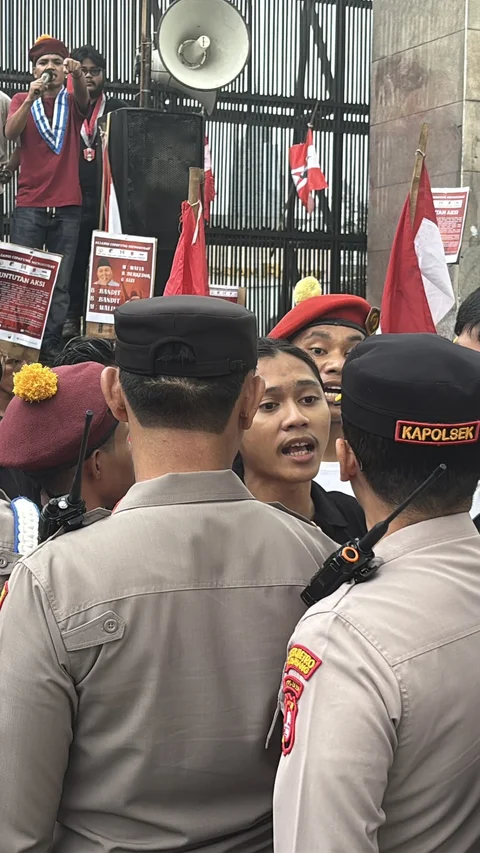 Demo Cipayung Menggugat di DPR Memanas, Massa dan Polisi Sempat Adu Mulut
