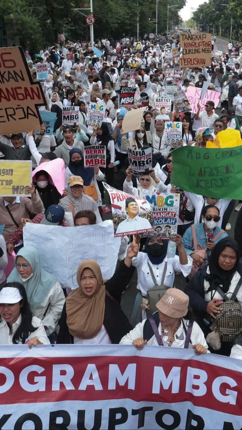 FOTO: Massa Aksi Dukung Kelanjutan Program Makan Bergizi Gratis