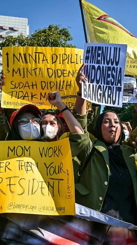 FOTO: Mahasiswa di Sejumlah Kota Gelar Aksi Tuntut Perbaikan Kebijakan Ekonomi