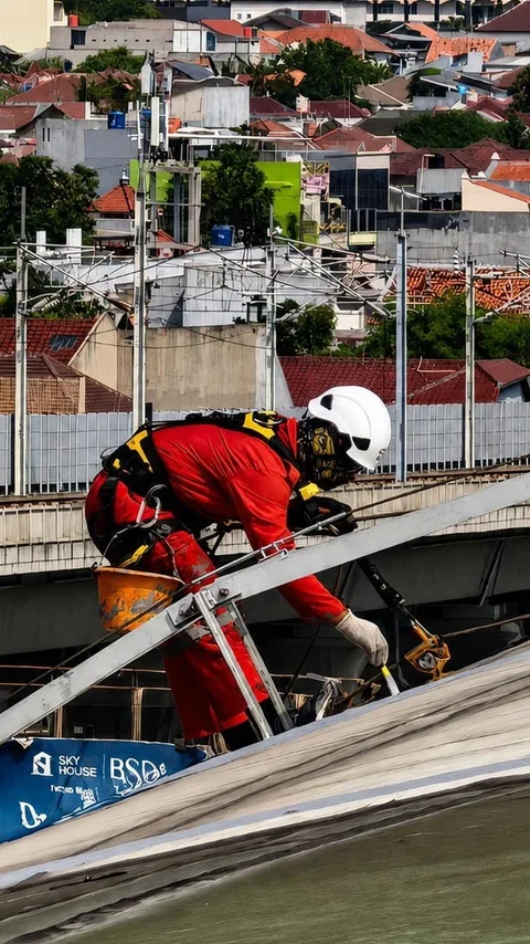 FOTO: KAI Tingkatkan Fasilitas Stasiun LRT Jabodebek Demi Kenyamanan Pengguna