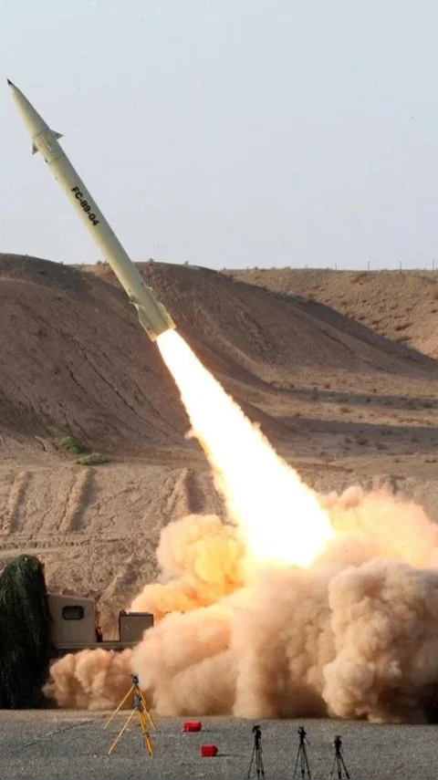 Gencatan Senjata di Ujung Tanduk! AS Tembak Kapal Iran di Hormuz, IRGC Gempur Pangkalan AS di Bahrain