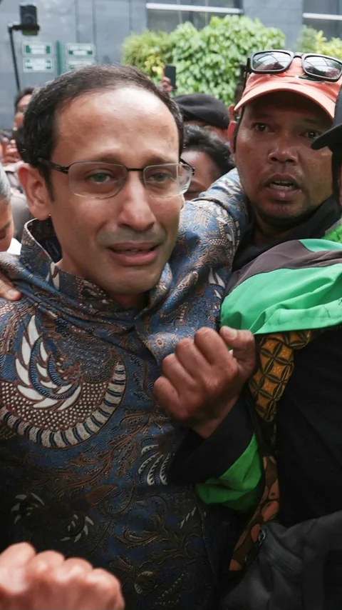 FOTO: Tangis Nadiem Pecah Usai Divonis 10 Tahun