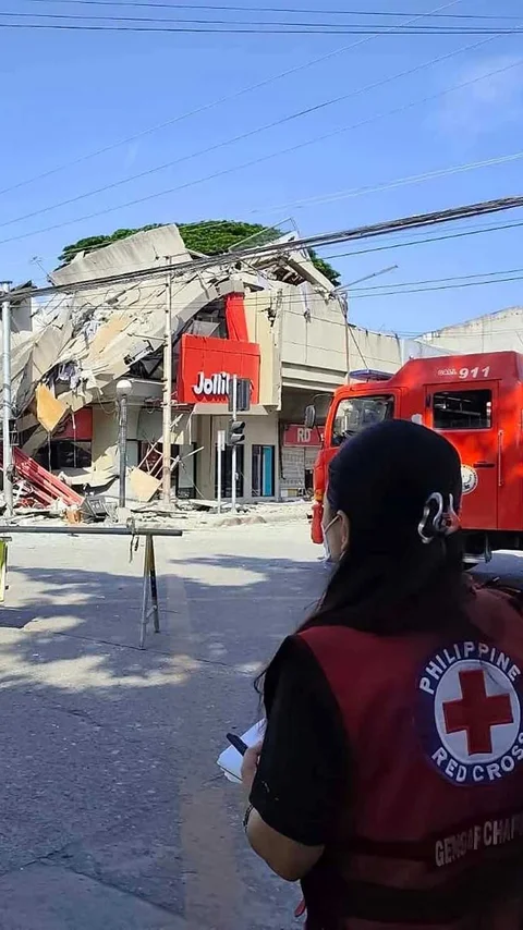 FOTO: Gempa Berkekuatan 7,8 Guncang Filipina Selatan dan Picu Tsunami