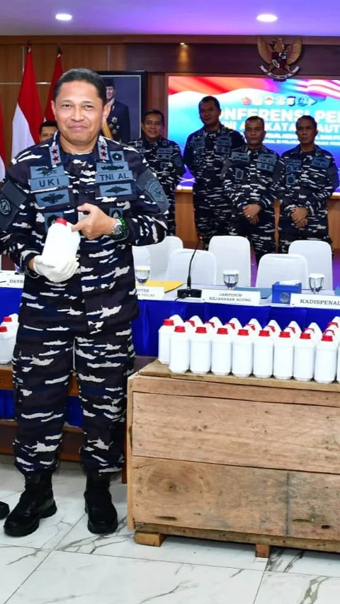 FOTO: TNI AL Gagalkan Penyelundupan Merkuri Ilegal Senilai Rp 1,5 Miliar di Tanjung Priok