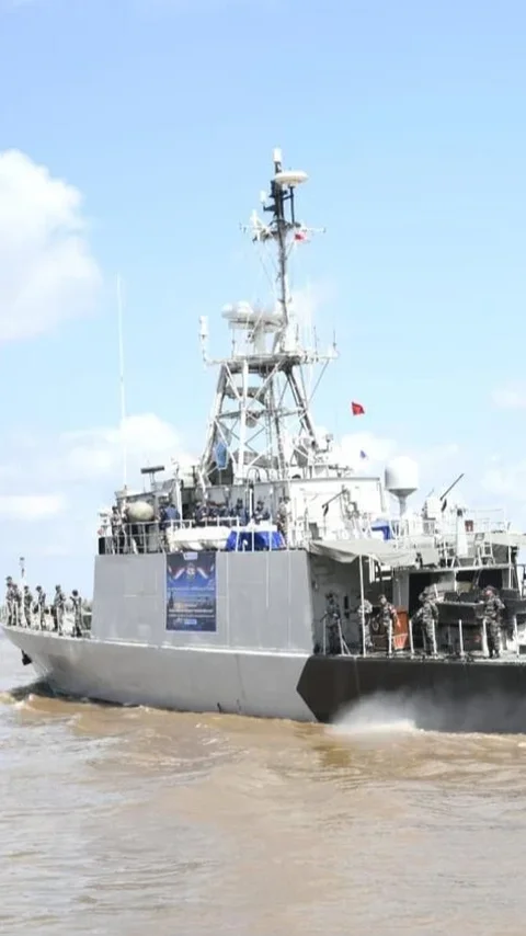 FOTO: TNI AL Dukung Distribusi Rupiah ke Pulau Terpencil Kalimantan Selatan