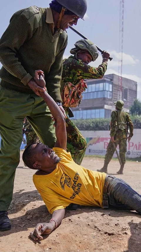 FOTO: Aksi Tolak Pusat Karantina Ebola Berujung Bentrok di Kenya