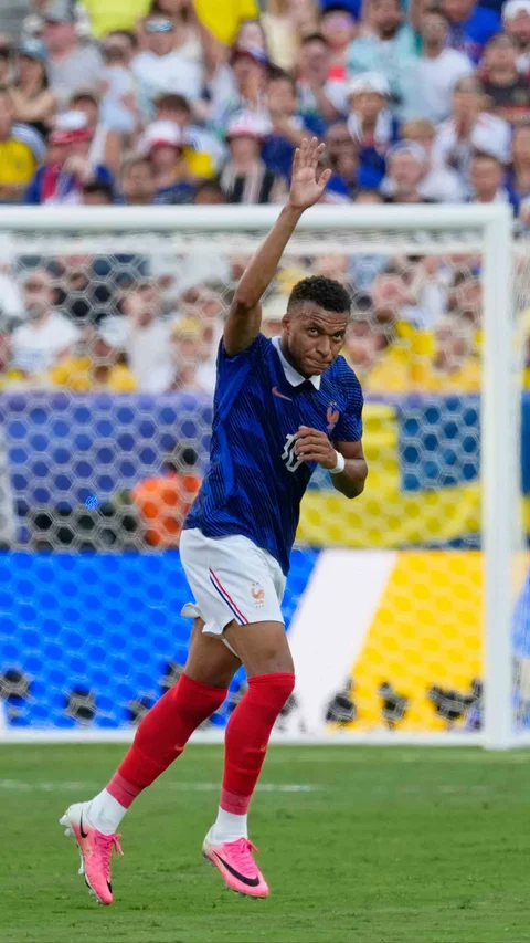 FOTO: Mbappe Bersinar Saat Prancis Libas Swedia