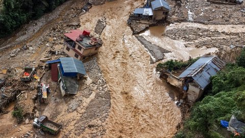 FOTO: Dahsyatnya Amukan Banjir Parah di Nepal, Rumah-Rumah Hanyut hingga 192 Orang Tewas