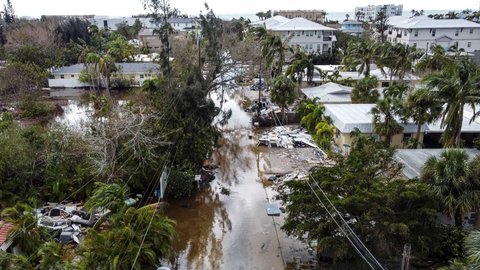 FOTO: Porak-poranda Florida AS Diamuk Badai 'Monster' Milton hingga Korban Tewas Berjatuhan