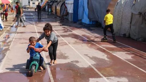 FOTO: Menengok Anak-Anak dan Pengungsi Palestina Bertahan Hidup di Stadion Terbesar Jalur Gaza