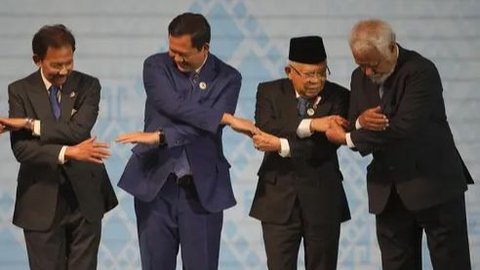 FOTO: Momen Wapres Ma'ruf Amin Gantikan Jokowi Pimpin Delegasi Indonesia di KTT ASEAN Laos