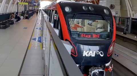 FOTO: Catat! Segini Tarif Khusus LRT Jabodebek Tiap Akhir Pekan