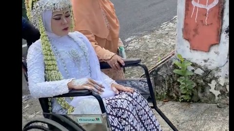 Tak Mau Tinggalkan Pernikahan, Mempelai Wanita Ini Tetap Hadir dalam Kondisi Sakit