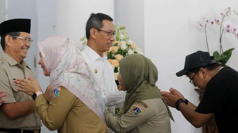 FOTO: Momen Pj Gubernur DKI Gelar Halalbihalal dengan ASN di Hari Pertama Masuk Kerja