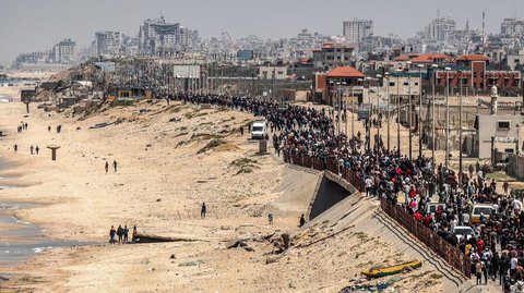 FOTO: Rindu Kampung Halaman, Ribuan Warga Palestina Nekat Berbondong-bondong Pulang ke Gaza Utara