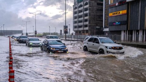 Bandara Dubai Terendam Akibat Banjir Langka di Uni Emirat Arab