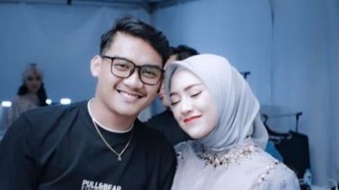 {{caption}}