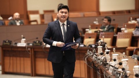 Intip Profil Rizki Natakusumah, Pria yang Resmi Melamar Beby Tsabina