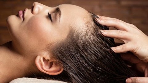 Benarkah Memijat Kepala Dapat Membantu Pertumbuhan Rambut?